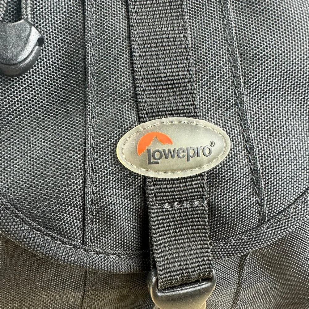 Lowepro EX 120 camera bag (Bundle Eligible)
